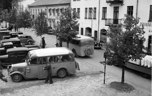 Torget med bussar-1